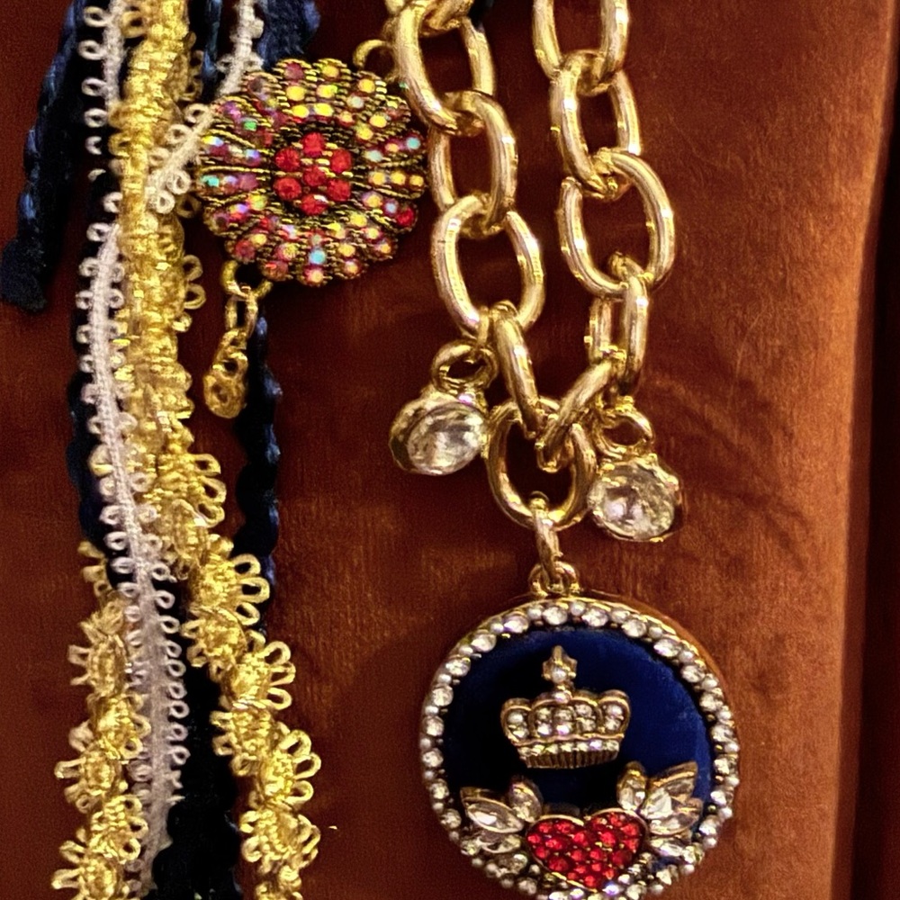 *UNIQUE* Gold and Blue Crown Heart Pendant Bag Charm - Picture 7 of 9